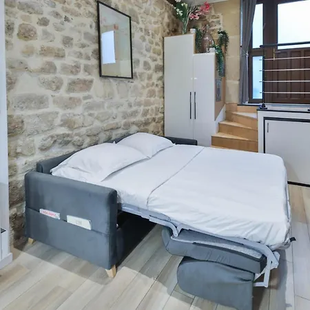 Clara - Modern Loft Sorbonne Notre-dame Historic Bed & Breakfast Paříž