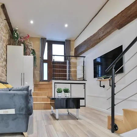 Bed & Breakfast Clara - Modern Loft Sorbonne Notre-dame Historic Parijs