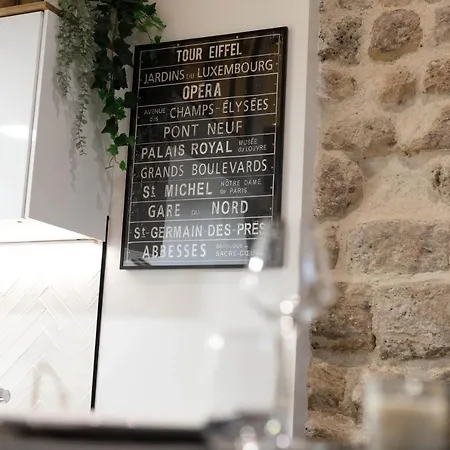 Clara - Modern Loft Sorbonne Notre-dame Historic Bed & Breakfast